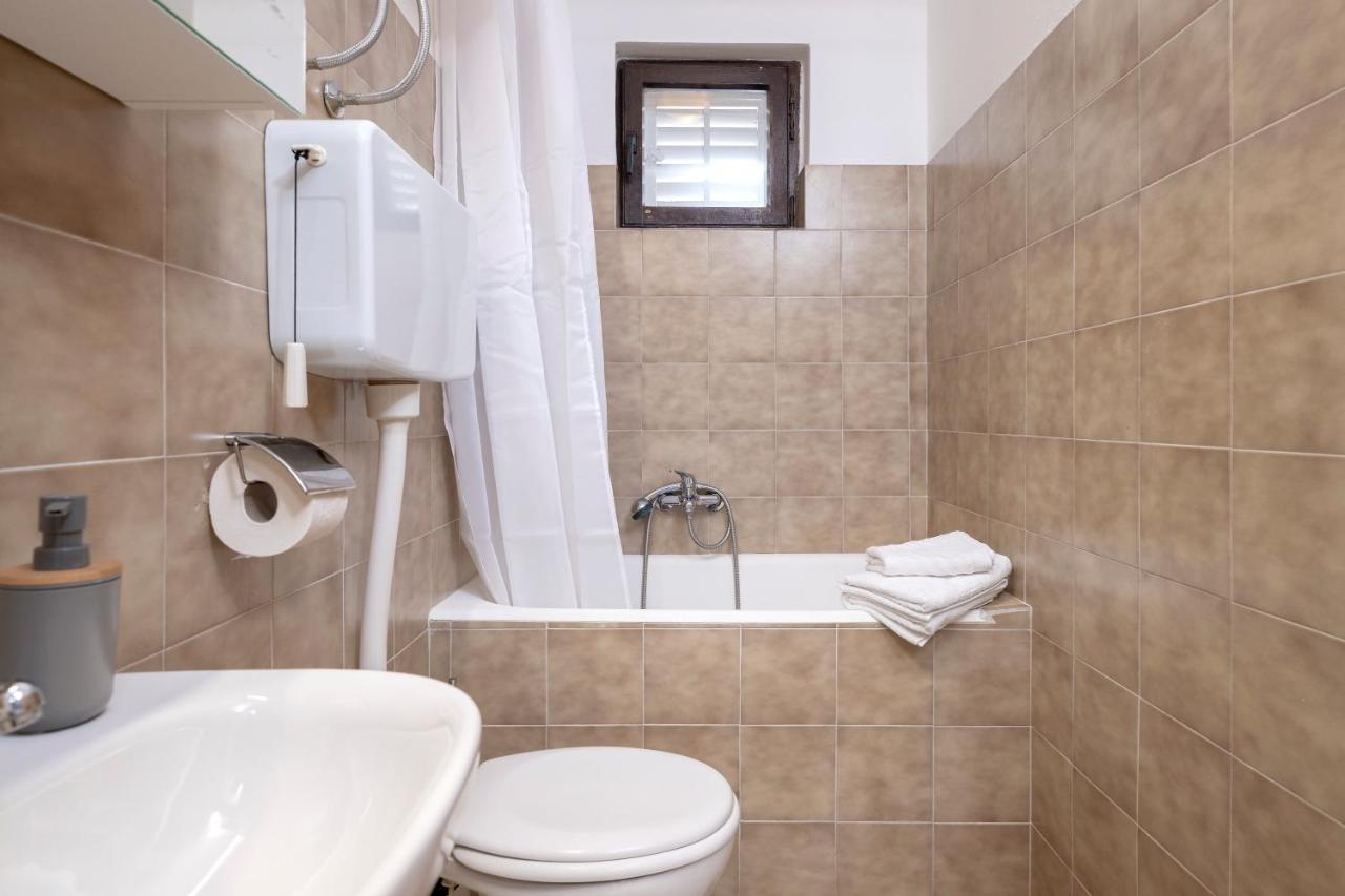 Apartments Bodlovic - Zf Hvar ฮวาร์ ภายนอก รูปภาพ